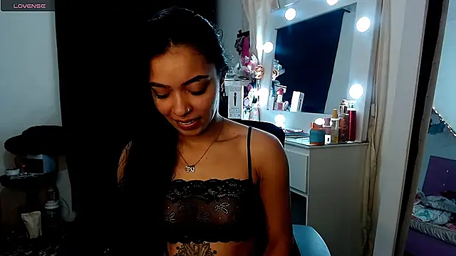 pocahot222 online show from 10/18/25, 05:35