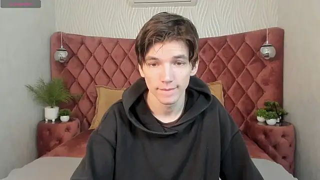 Snapshot of alfred_joness chatting on 10/18/25, 06:48 alfred joness online show from 10/18/25, 06:48