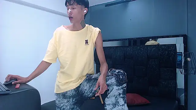 Snapshot of Daniel_delux_ chatting on 09/21/25, 11:12 Daniel delux online show from 09/21/25, 11:12