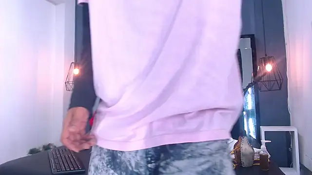 Snapshot of Daniel_delux_ chatting on 10/02/25, 01:18 Daniel delux online show from 10/02/25, 01:18