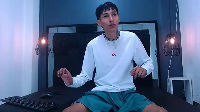 Snapshot of Daniel_delux_ chatting on 10/08/25, 11:08 Daniel delux online show from 10/08/25, 11:08