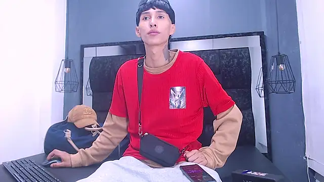 Snapshot of Daniel_delux_ chatting on 10/20/25, 03:29 Daniel delux online show from 10/20/25, 03:29