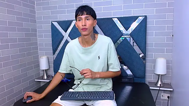 Snapshot of Daniel_delux_ chatting on 10/25/25, 01:29 Daniel delux online show from 10/25/25, 01:29