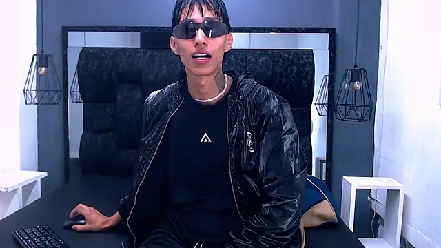 Snapshot of Daniel_delux_ chatting on 10/28/25, 12:19 Daniel delux online show from 10/28/25, 12:19