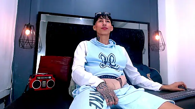 Snapshot of Daniel_delux_ chatting on 11/28/25, 11:13 Daniel delux online show from 11/28/25, 11:13