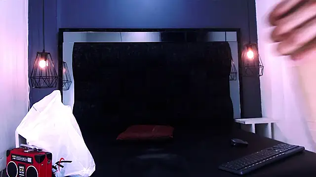 Snapshot of Daniel_delux_ chatting on 11/30/25, 11:47 Daniel delux online show from 11/30/25, 11:47