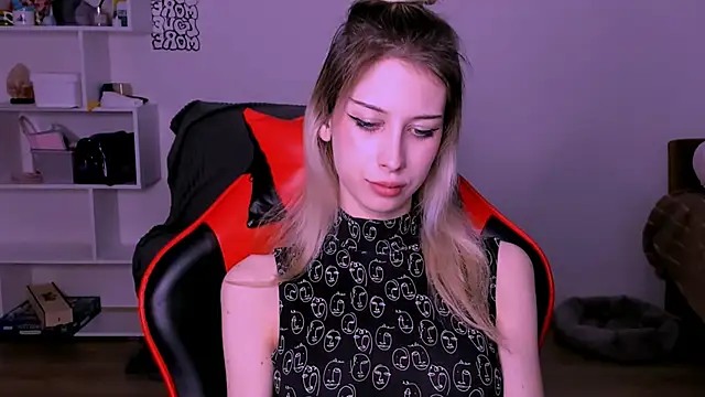 Snapshot of Lori_lolii chatting on 10/11/25, 07:45 Lori lolii online show from 10/11/25, 07:45