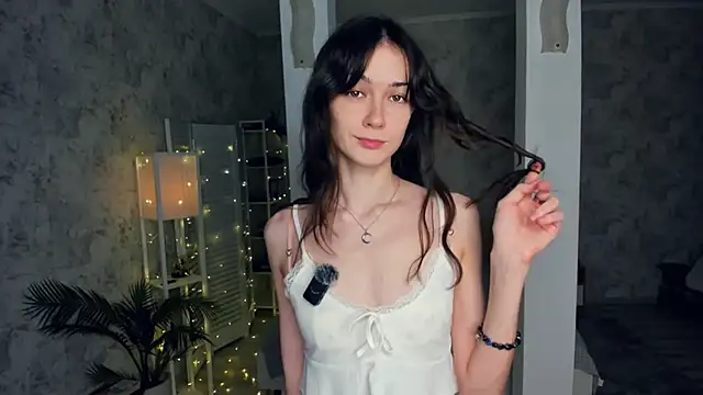 ReneeLippeatt online show from 12/03/25, 07:23