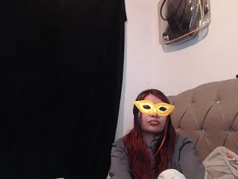 Snapshot of dulce-emily18 chatting on 09/23/25, 03:09 dulce-emily18 online show from 09/23/25, 03:09