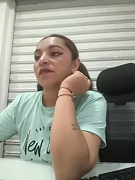 Snapshot of Alisson_Stonee chatting on 06/12/26, 04:22 Alisson Stonee online show from 06/12/26, 04:22