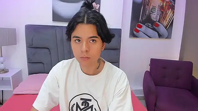 Angel Dustts online show from 10/31/25, 07:37