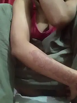 Snapshot of Mansi01 chatting on 10/17/25, 02:15 Mansi01 online show from 10/17/25, 02:15