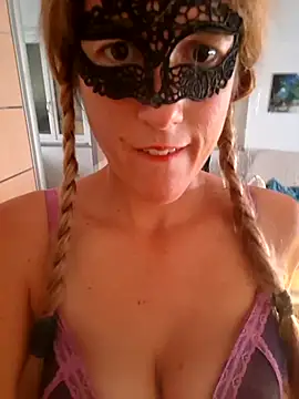 Snapshot of Naughty-Layla chatting on 10/04/25, 06:28 Naughty-Layla online show from 10/04/25, 06:28