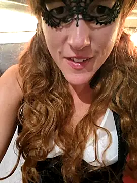 Snapshot of Naughty-Layla chatting on 10/06/25, 05:43 Naughty-Layla online show from 10/06/25, 05:43