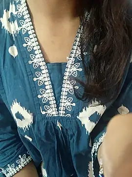 Snapshot of anayahotty chatting on 10/18/25, 04:52 anayahotty online show from 10/18/25, 04:52