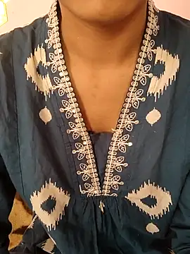 Snapshot of anayahotty chatting on 10/19/25, 06:47 anayahotty online show from 10/19/25, 06:47