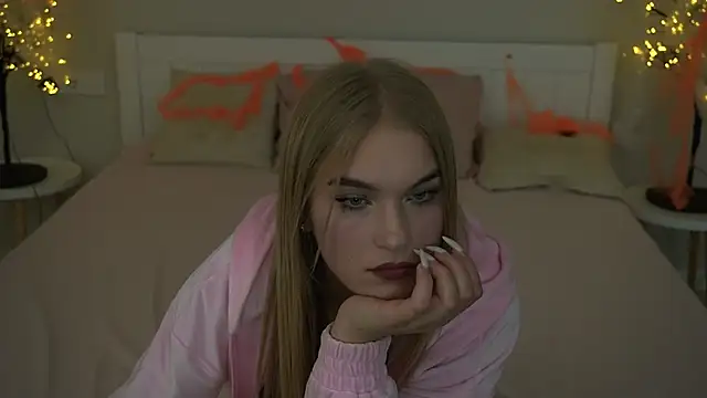 AlinaLiii online show from 10/28/25, 07:16