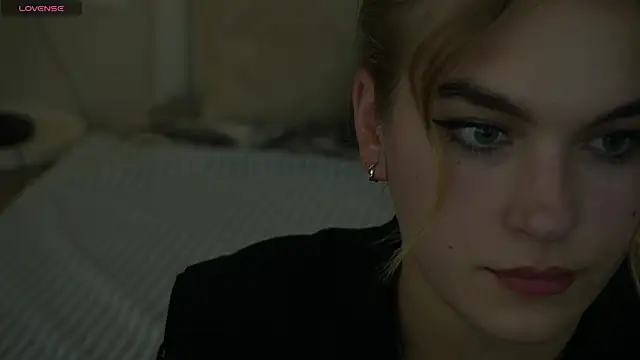 AlinaLiii online show from 11/11/25, 01:33