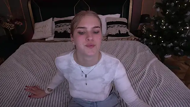 Snapshot of AlinaLiii chatting on 01/07/26, 03:36 AlinaLiii online show from 01/07/26, 03:36