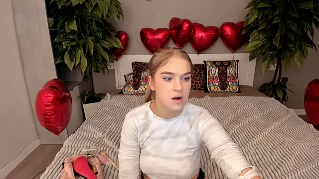 Snapshot of AlinaLiii chatting on 02/11/26, 06:35 AlinaLiii online show from 02/11/26, 06:35