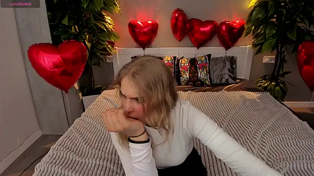 Snapshot of AlinaLiii chatting on 02/12/26, 08:26 AlinaLiii online show from 02/12/26, 08:26