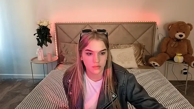 Snapshot of AlinaLiii chatting on 03/12/26, 01:28 AlinaLiii online show from 03/12/26, 01:28