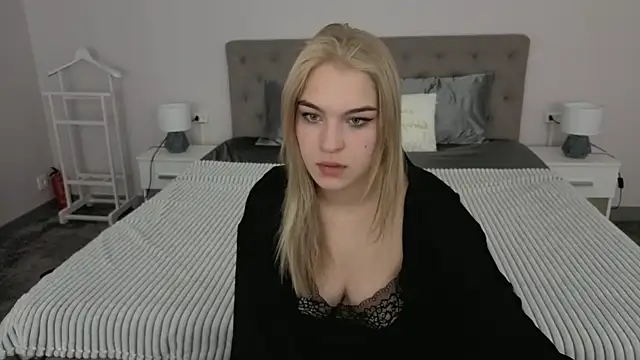 Snapshot of AlinaLiii chatting on 03/27/26, 06:19 AlinaLiii online show from 03/27/26, 06:19