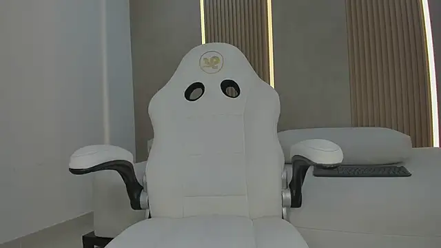 Snapshot of emily_kovac chatting on 03/24/26, 10:53 emily kovac online show from 03/24/26, 10:53