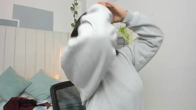 mayukim online show from 11/17/25, 11:05