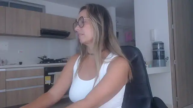 LovePaula online show from 11/24/25, 12:38