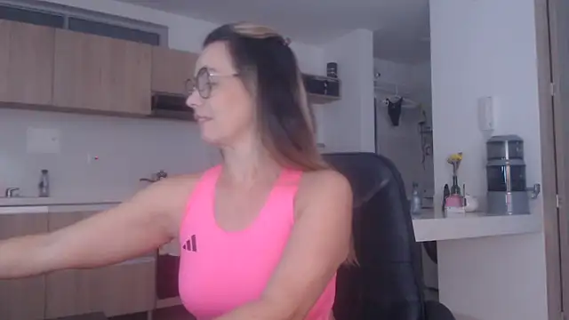 Snapshot of LovePaula chatting on 03/11/26, 11:00 LovePaula online show from 03/11/26, 11:00