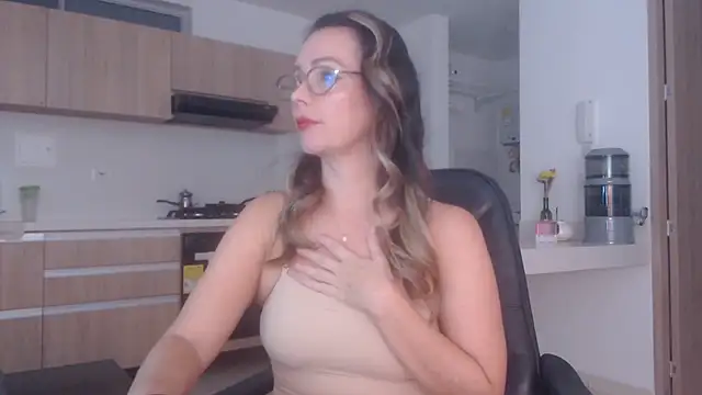 Snapshot of LovePaula chatting on 03/15/26, 10:54 LovePaula online show from 03/15/26, 10:54