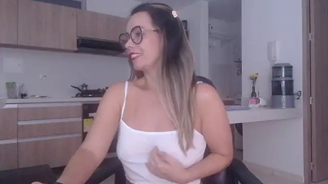 Snapshot of LovePaula chatting on 03/15/26, 11:11 LovePaula online show from 03/15/26, 11:11