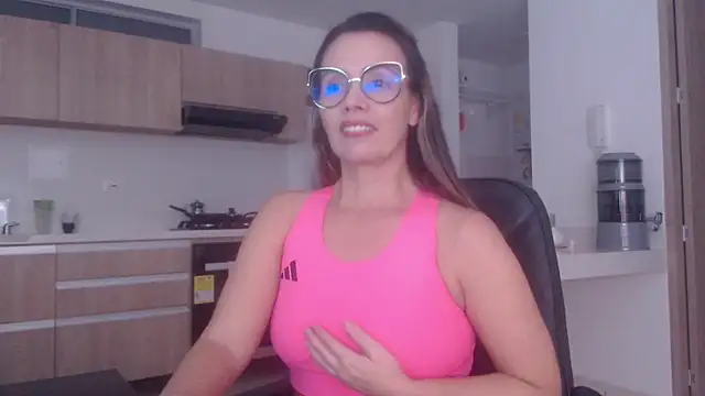 Snapshot of LovePaula chatting on 03/20/26, 11:31 LovePaula online show from 03/20/26, 11:31