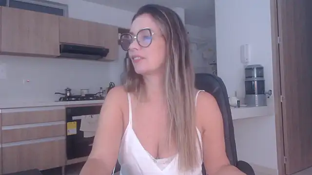 Snapshot of LovePaula chatting on 04/16/26, 11:11 LovePaula online show from 04/16/26, 11:11