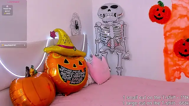 Snapshot of AishaAysitt chatting on 10/27/25, 09:13 AishaAysitt online show from 10/27/25, 09:13