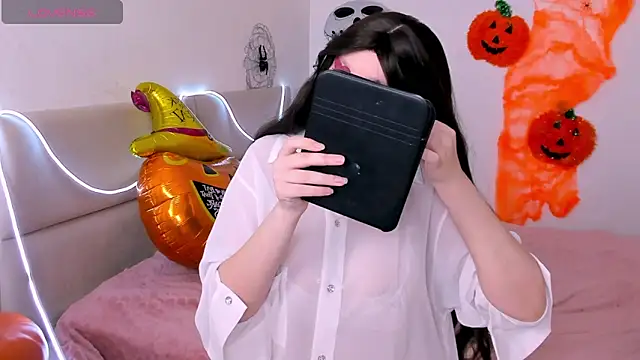 Snapshot of AishaAysitt chatting on 10/31/25, 03:18 AishaAysitt online show from 10/31/25, 03:18