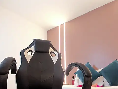 Snapshot of zoee_zi chatting on 03/14/26, 08:36 zoee zi online show from 03/14/26, 08:36