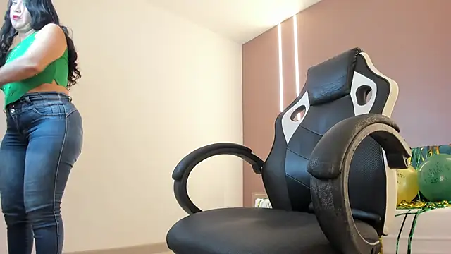 Snapshot of zoee_zi chatting on 03/17/26, 08:23 zoee zi online show from 03/17/26, 08:23