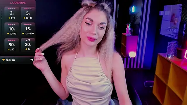 Snapshot of Alice_Cutieee chatting on 10/05/25, 03:43 Alice Cutieee online show from 10/05/25, 03:43