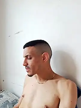 Snapshot of LATINO27CM chatting on 10/15/25, 03:45 LATINO27CM online show from 10/15/25, 03:45