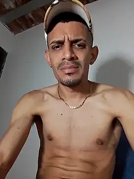 Snapshot of LATINO27CM chatting on 10/26/25, 02:17 LATINO27CM online show from 10/26/25, 02:17