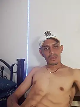 Snapshot of LATINO27CM chatting on 11/01/25, 10:01 LATINO27CM online show from 11/01/25, 10:01