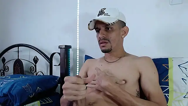 Snapshot of LATINO27CM chatting on 11/16/25, 05:51 LATINO27CM online show from 11/16/25, 05:51