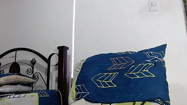 Snapshot of LATINO27CM chatting on 11/18/25, 01:11 LATINO27CM online show from 11/18/25, 01:11