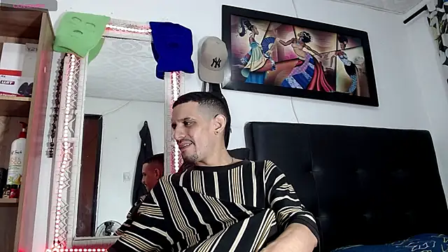 LATINO27CM online show from 06/19/26, 04:22