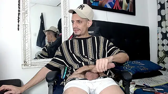 LATINO27CM online show from 06/21/26, 01:30