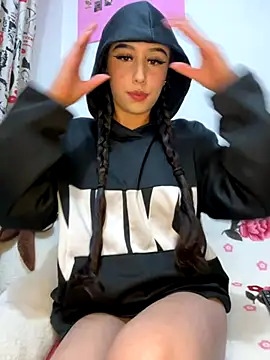 Snapshot of Linda_rouse chatting on 10/12/25, 01:48 Linda rouse online show from 10/12/25, 01:48