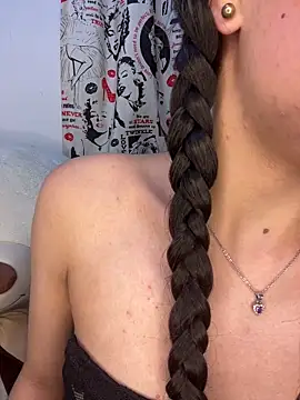 Snapshot of Linda_rouse chatting on 10/24/25, 04:31 Linda rouse online show from 10/24/25, 04:31