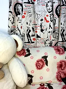 Snapshot of Linda_rouse chatting on 10/24/25, 11:01 Linda rouse online show from 10/24/25, 11:01